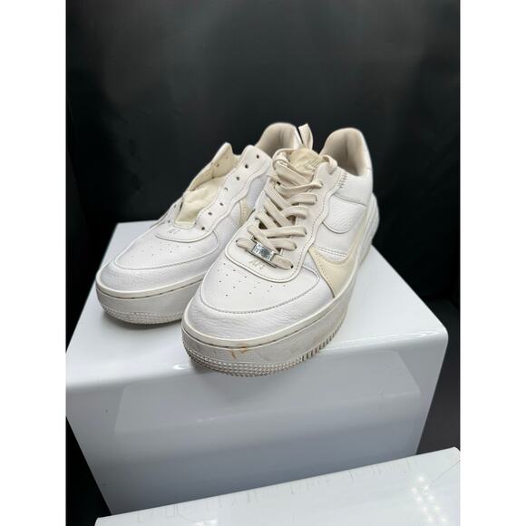Authentic Nike Air Force 1 Low Cut Sneakers - White - Size 10M main image 5